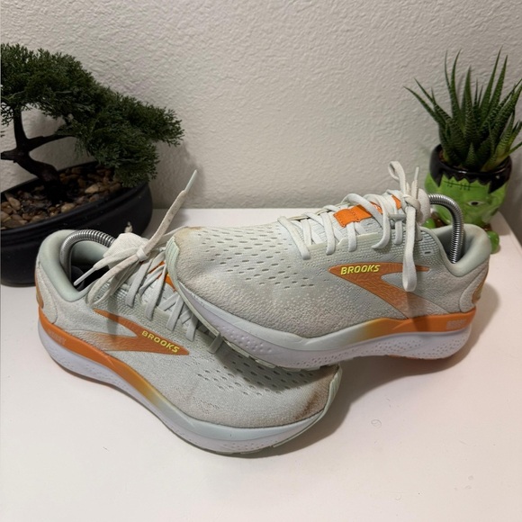 Brooks Ghost  16 Women's Athletic Shoes - Light Green and Orange like new - Picture 5 of 6